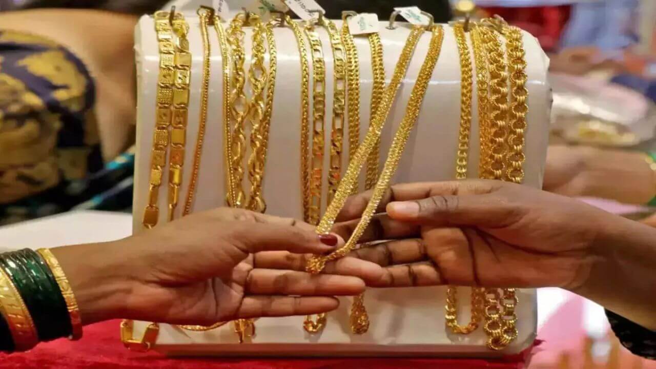 Today’s Gold Prices Stay Flat Across India